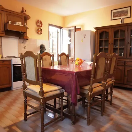 Apartman Ljilja شقة *