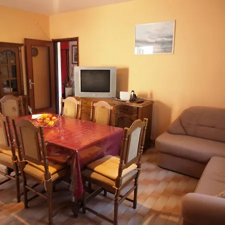 Apartman Ljilja شقة *